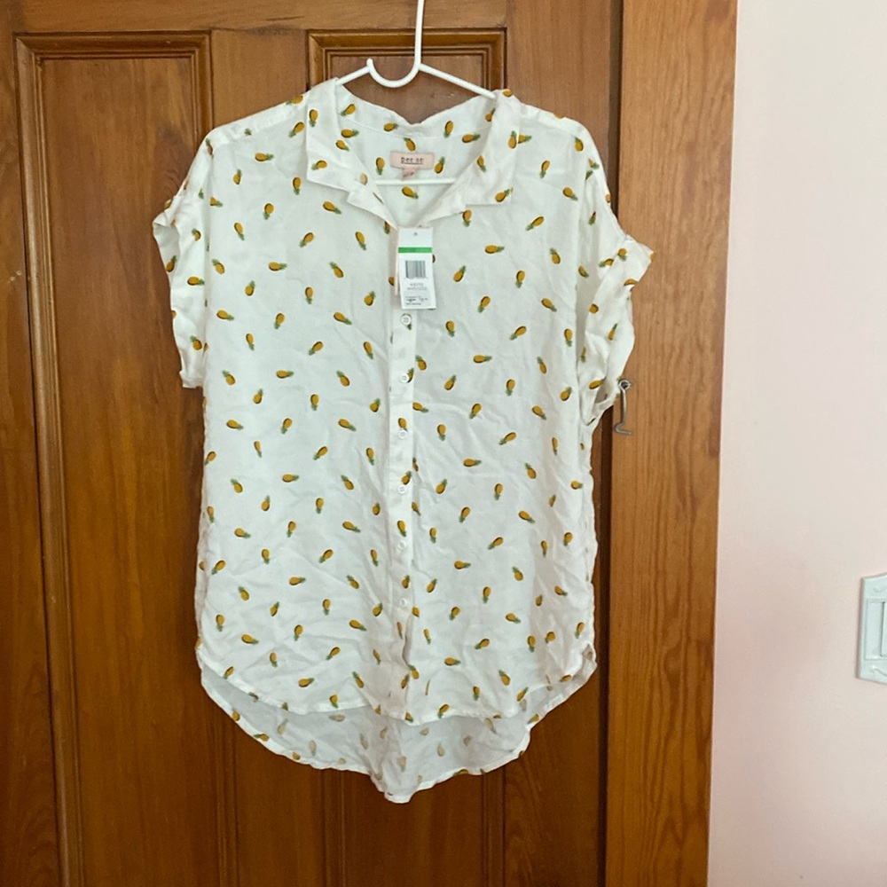 Per Se Women’s Pineapple Print Button down